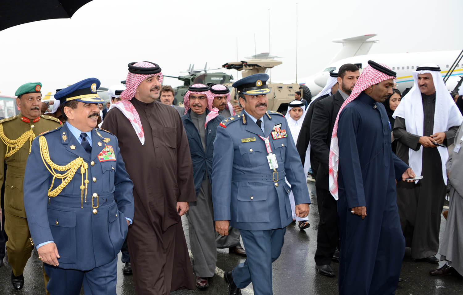 عاهل البلاد المفدى يقوم بزيارة الى معرض البحرين الدولي للطيران