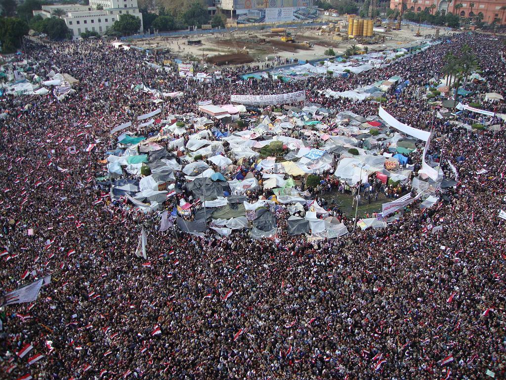 الجيش المصري: نمهل الجميع يومين لتلبية مطالب الشعب