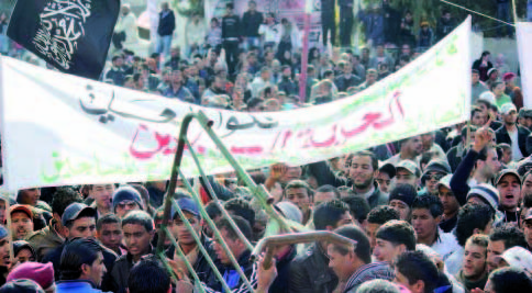 متظاهرون يرشقون المرزوقي وبن جعفر بالحجارة في ذكرى ثورة تونس