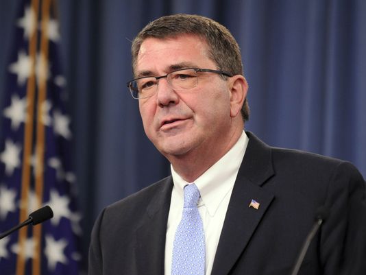 وزير الدفاع الأمريكي يقوم بزيارة مفاجئة للعراق