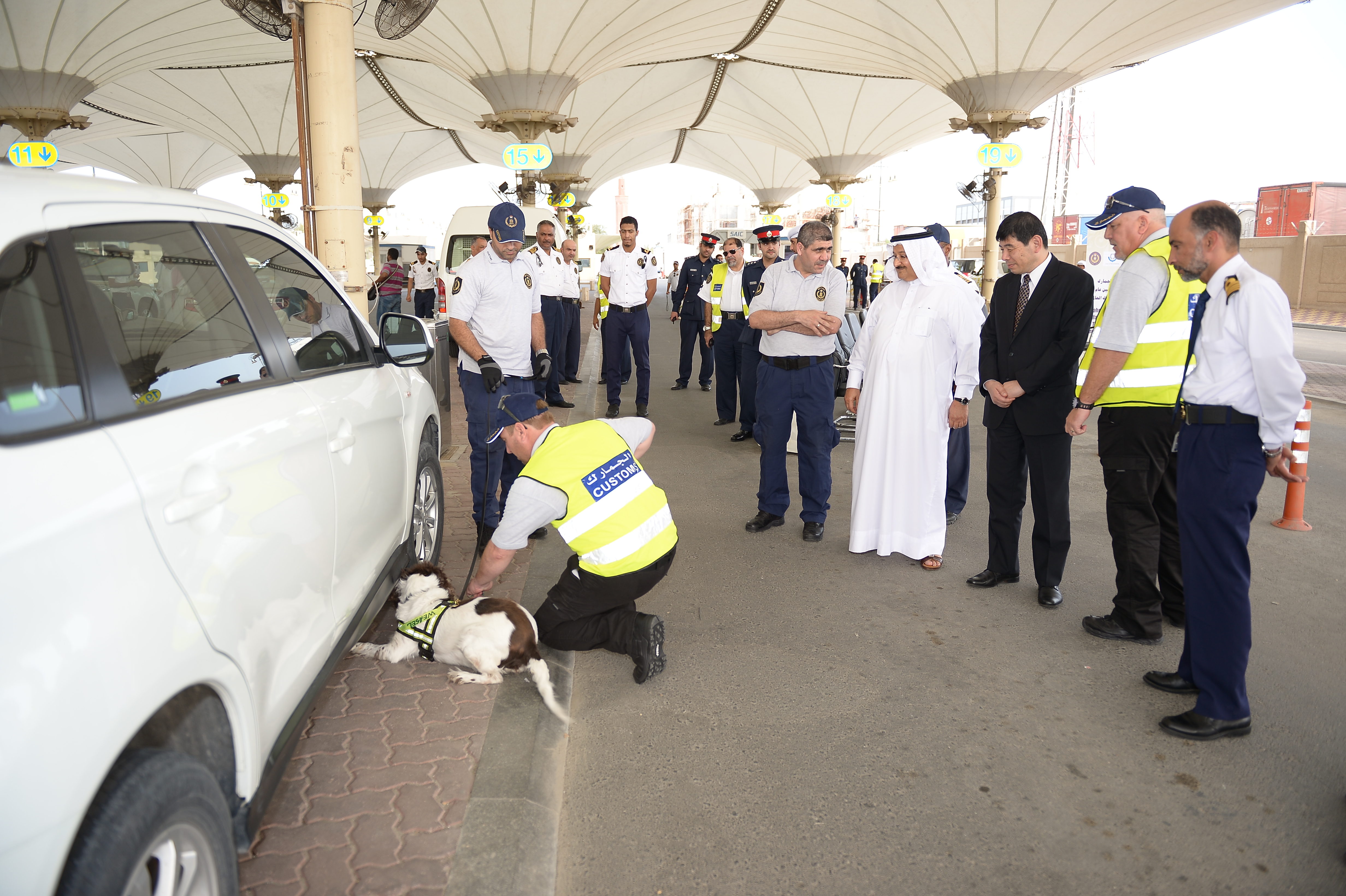 جمارك البحرين تضبط 954 حالة تهريب بـ 15 شهراً