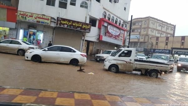 بالصور..امطار الصيف تغرق جازان السعودية