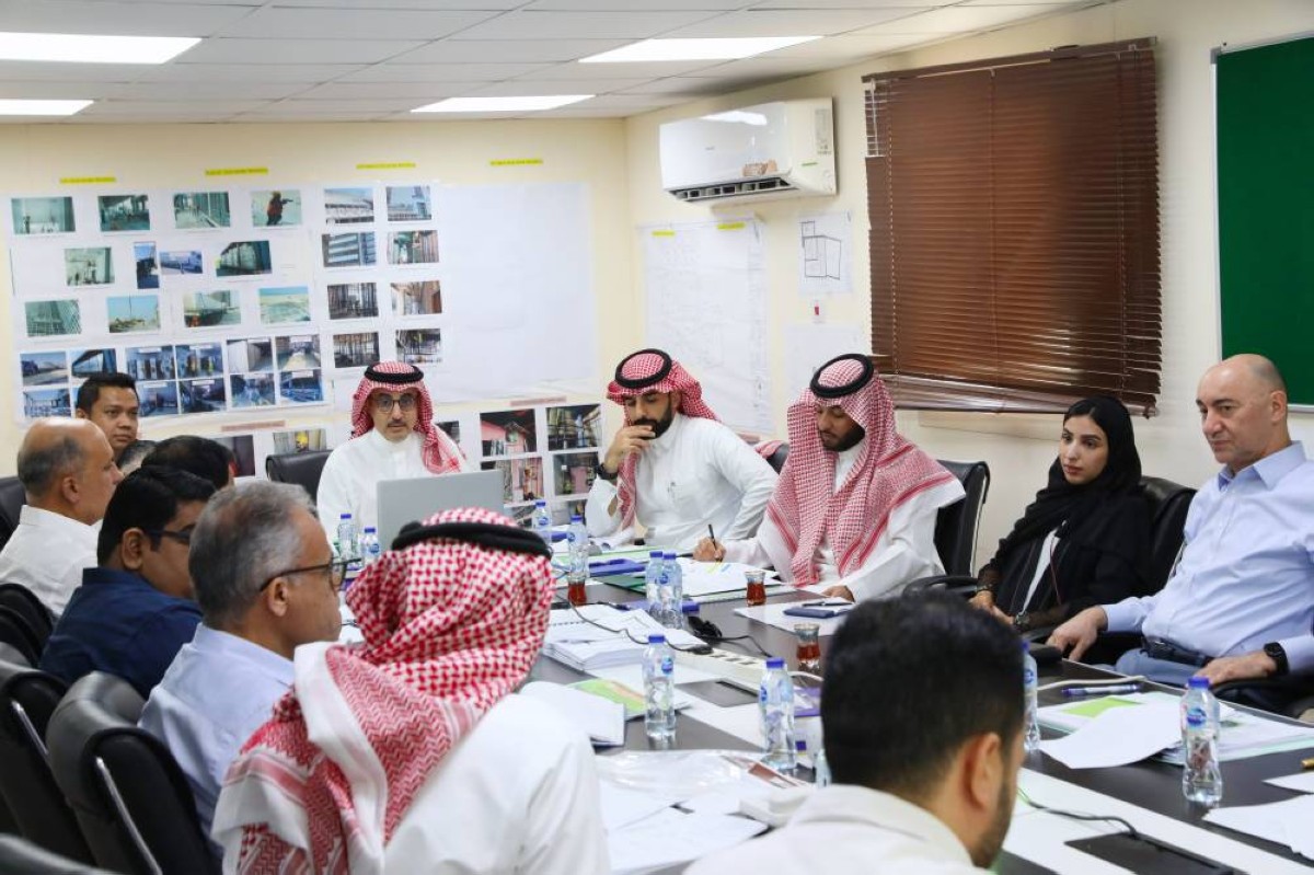 جامعة الخليج العربي والصندوق السعودي للتنمية يعززان التعاون لإتمام مشروع مدينة الملك عبدالله بن عبدالعزيز الطبية