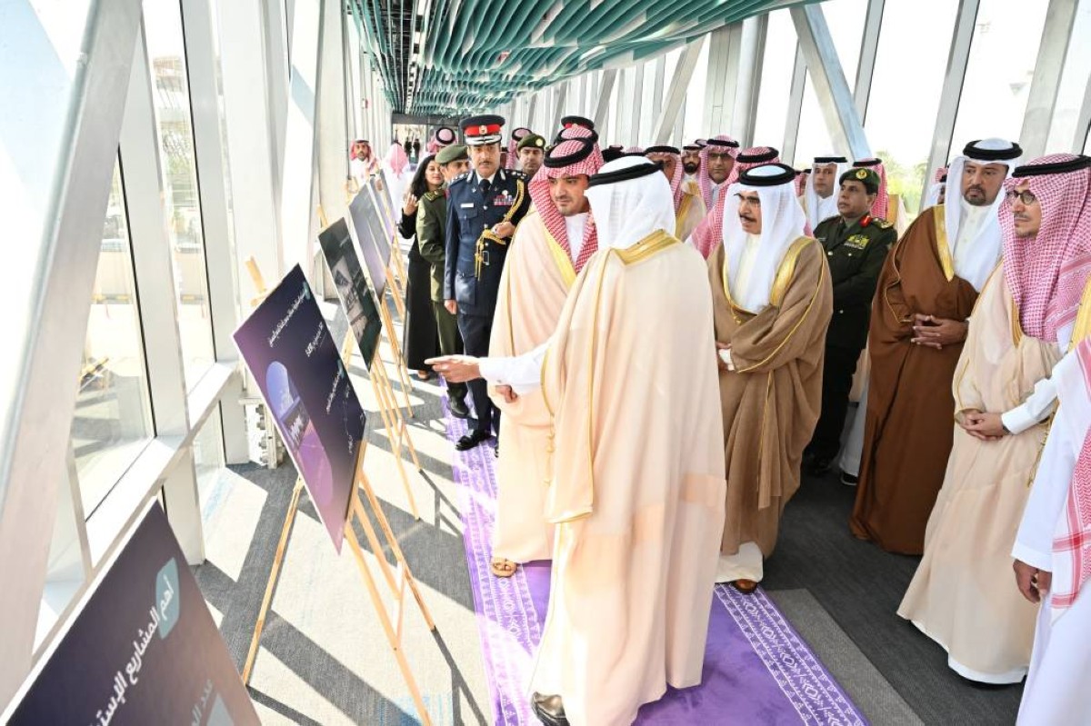 في إطار زيارته الرسمية لمملكة البحرين .. وزير الداخلية السعودي وزير الداخلية يقومان بزيارة إلى جسر الملك فهد