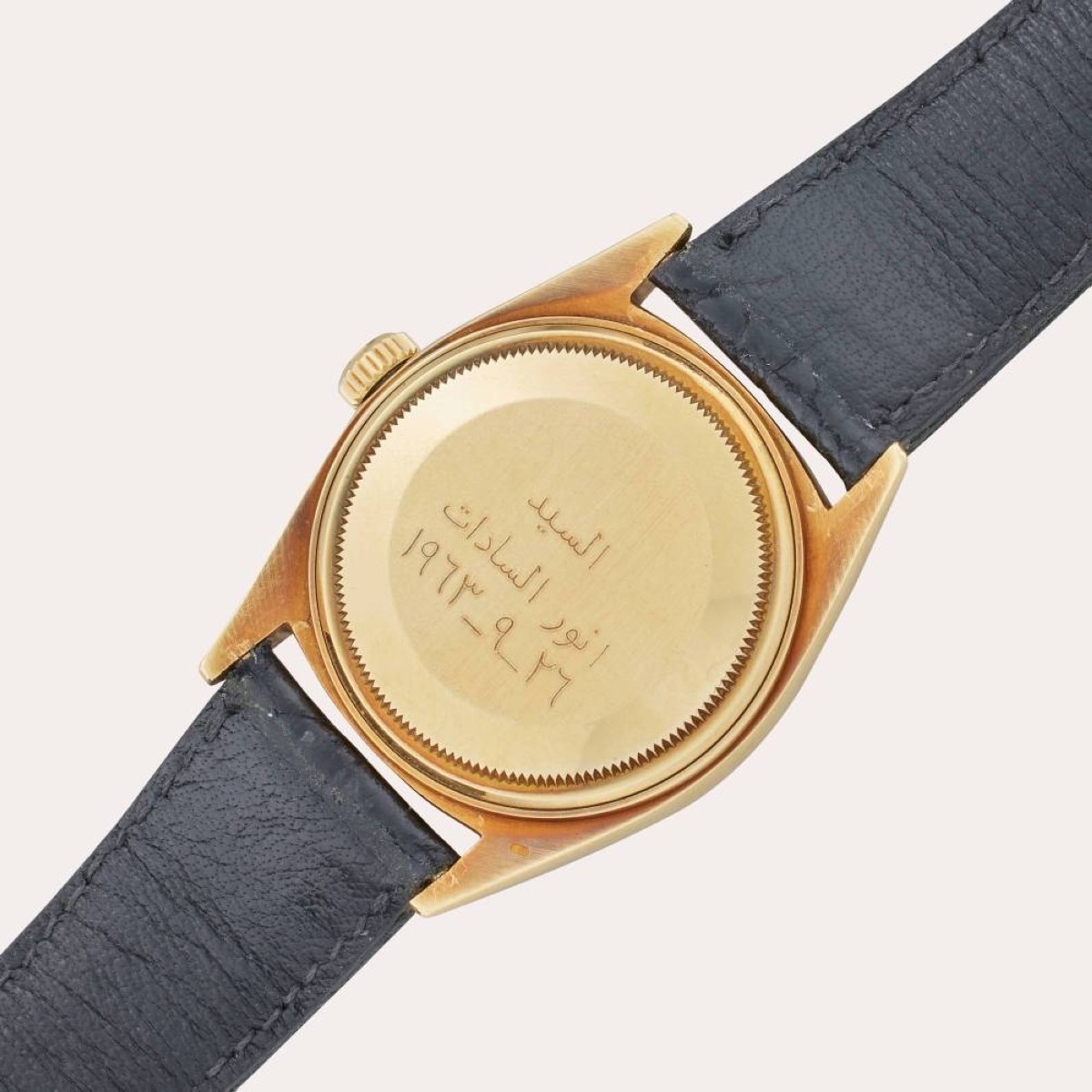 ساعة ذهبية أهداها أنور السادات لجمال عبد الناصر للبيع في مزاد أمريكي