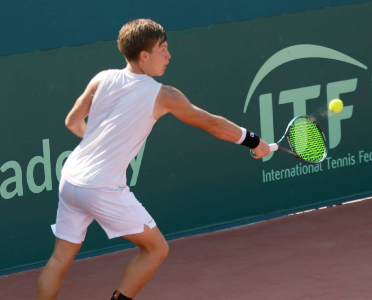 اختتام منافسات الزوجي للأولاد والفتيات منافسة مثيرة في نصف نهائي بطولة الاتحاد الدولي للتنس اليوم