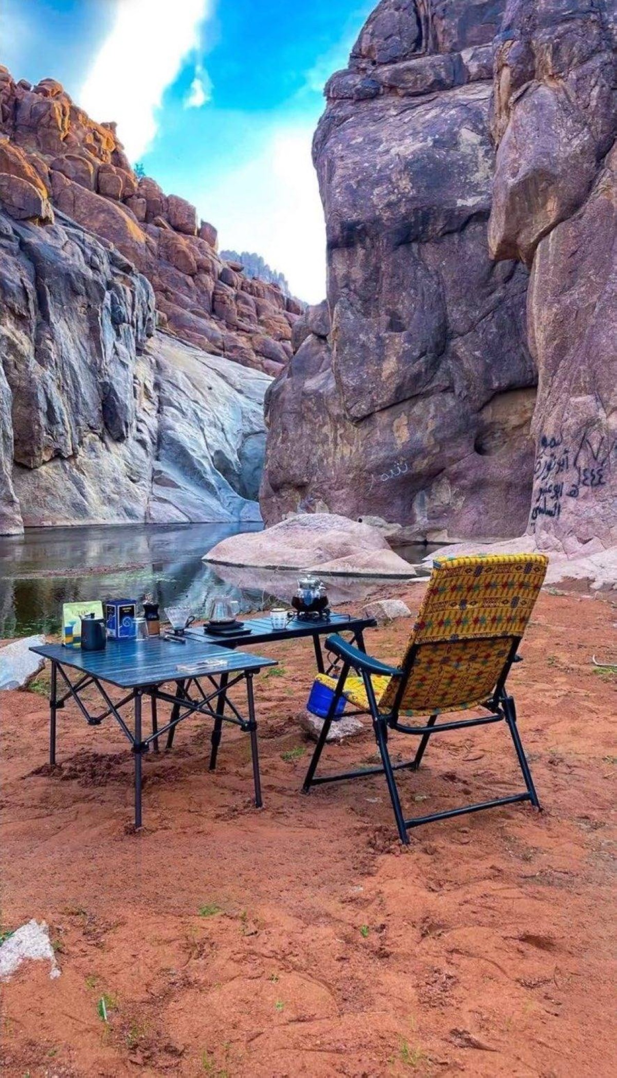 السعودية.. منطقة حائل الصحراوية تتلون بالبياض في مشهد فريد ونادر