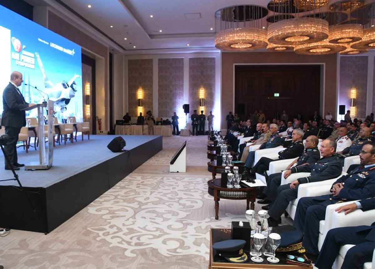 قائد سلاح الجو الملكي : ضرورة مساندة دول صديقة تعاني من الميليشيات المتطرفة عبر تفكيكها ووقف إمدادها