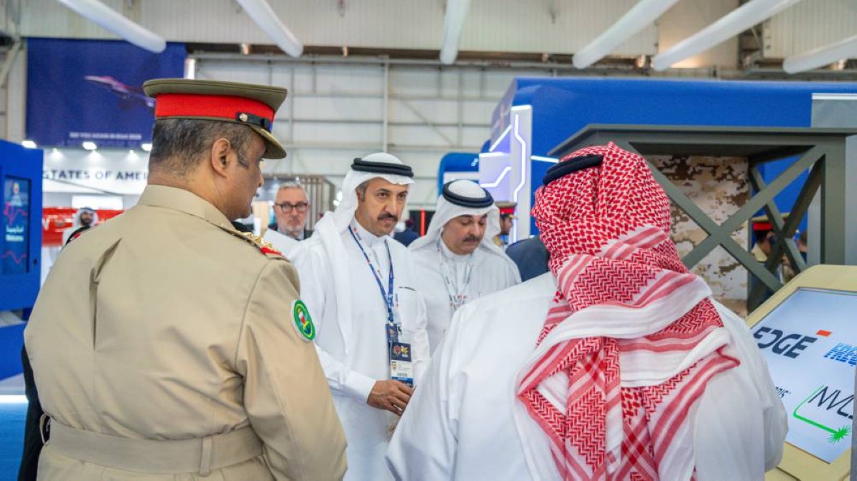 وزير المواصلات والاتصالات يزور عدد من الأجنحة بمعرض البحرين الدولي للطيران 2024