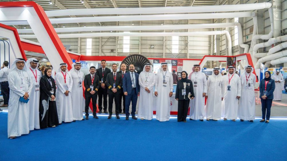 وزير المواصلات والاتصالات يزور عدد من الأجنحة بمعرض البحرين الدولي للطيران 2024