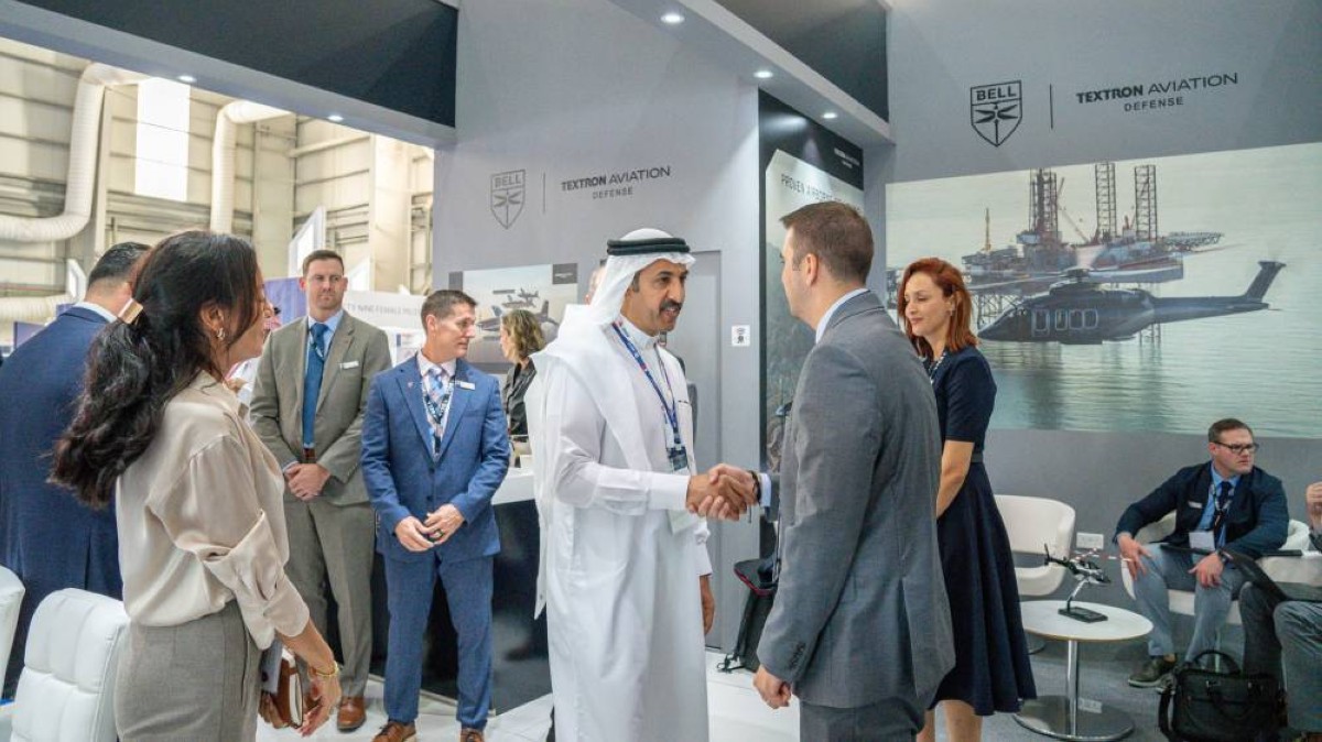 وزير المواصلات والاتصالات يزور عدد من الأجنحة بمعرض البحرين الدولي للطيران 2024