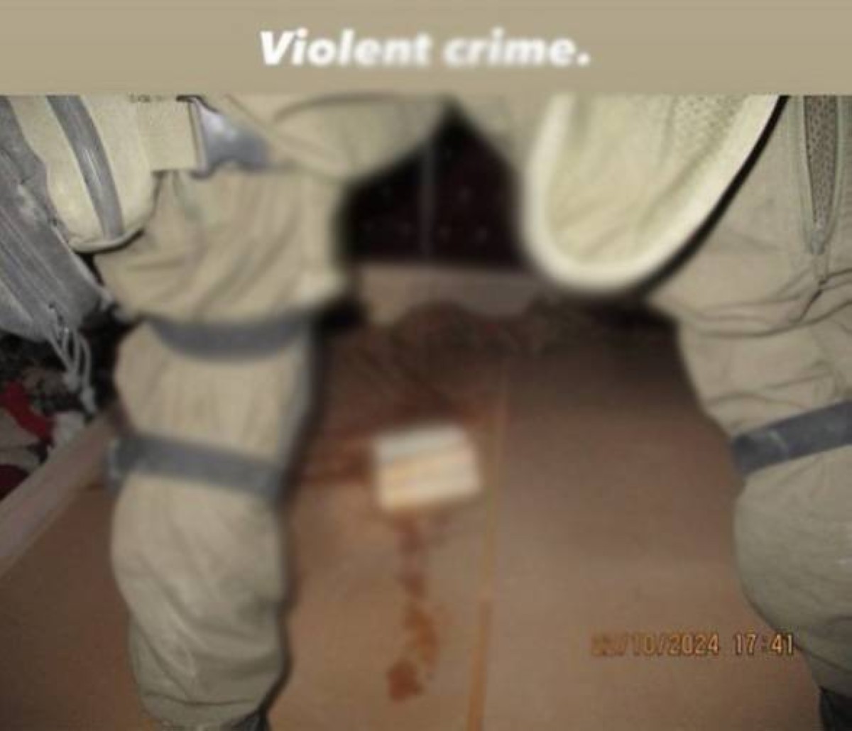 جندي إسرائيلي ينشر صورة وهو يدنس المصحف الشريف في بيت لاهيا بقطاع غزة