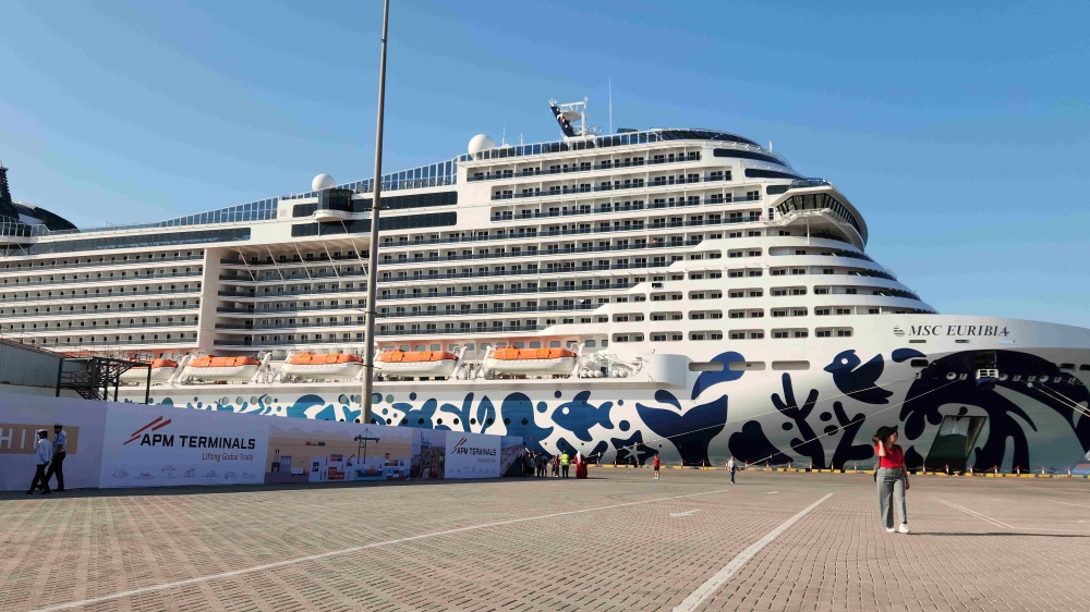 ميناء خليفة بن سلمان يستقبل أول سفينة سياحية للموسم 2024-2025