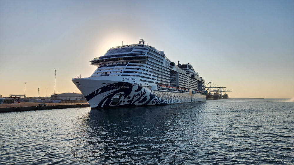 ميناء خليفة بن سلمان يستقبل أول سفينة سياحية للموسم 2024-2025