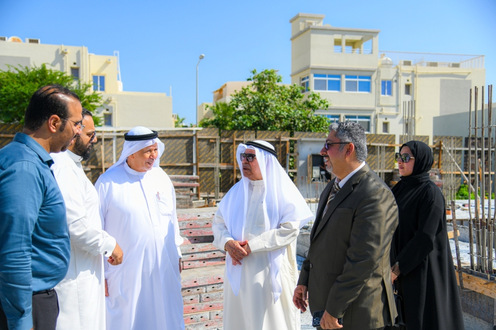 رئيس الأوقاف الجعفرية يطلّع على سير العمل في مشاريع الجوامع والمساجد بمدينة سلمان