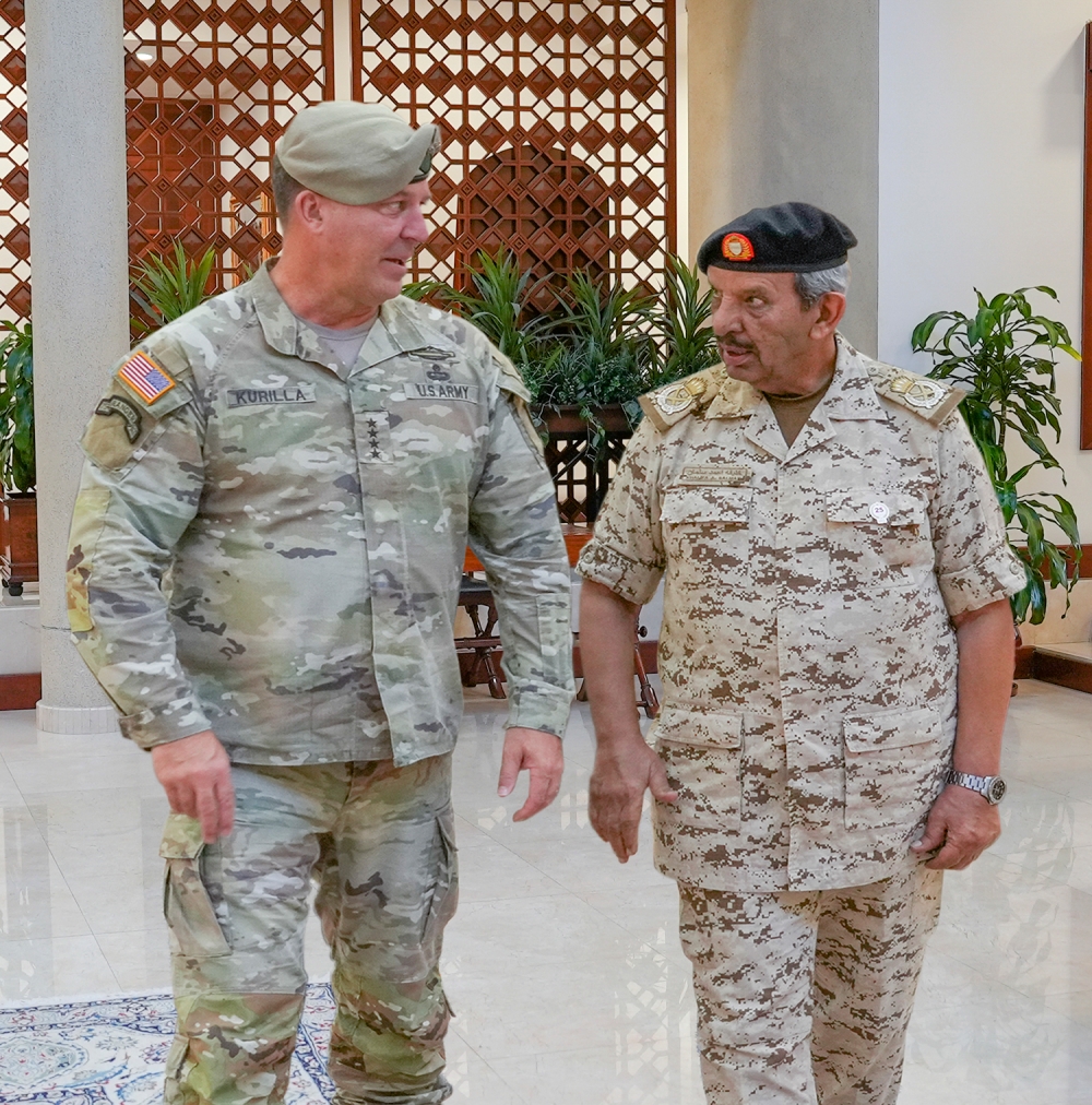 القائد العام لقوة دفاع البحرين يستقبل قائد القيادة المركزية الأمريكية&lrm;&lrm;&lrm;&lrm;&lrm;&lrm;