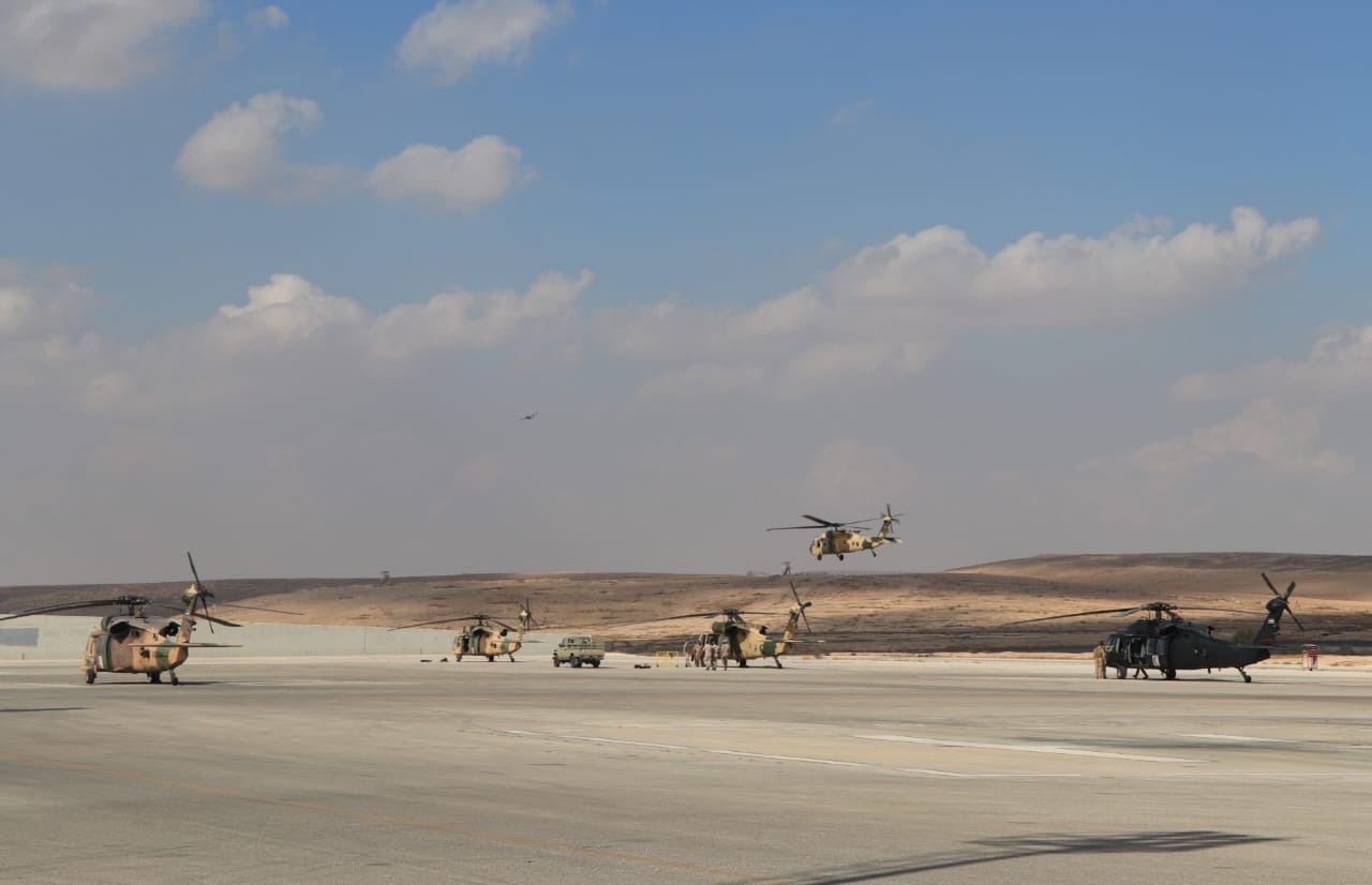 الأردن يسير لأول مرة سرباً من المروحيات المحملة بالمساعدات لقطاع غزة