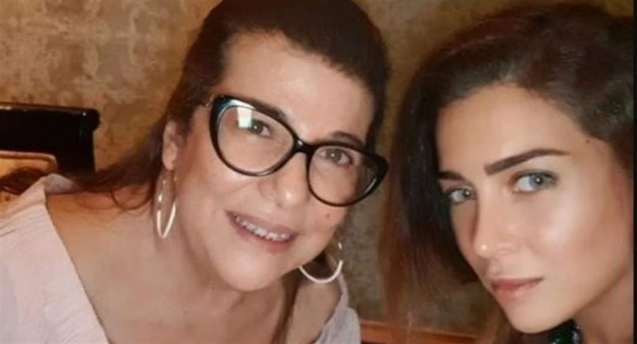 سر غياب مي عز الدين عن جنازة والدتها