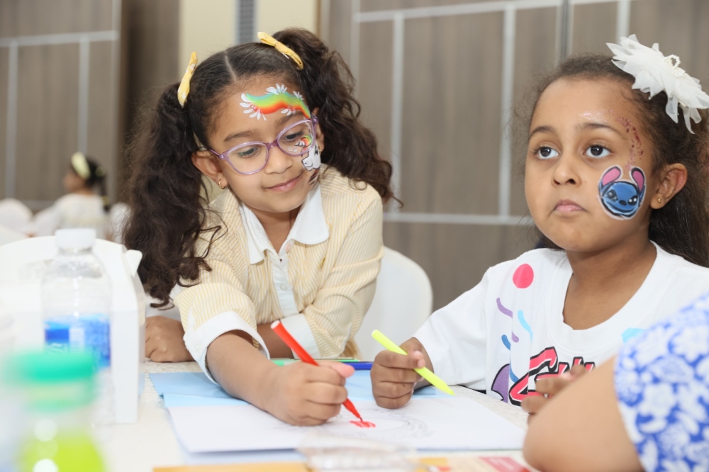 نادي ضباط الأمن العام يقيم فعالية &laquo;قصة ولوحة&raquo; بمناسبة اليوم العالمي للطفل