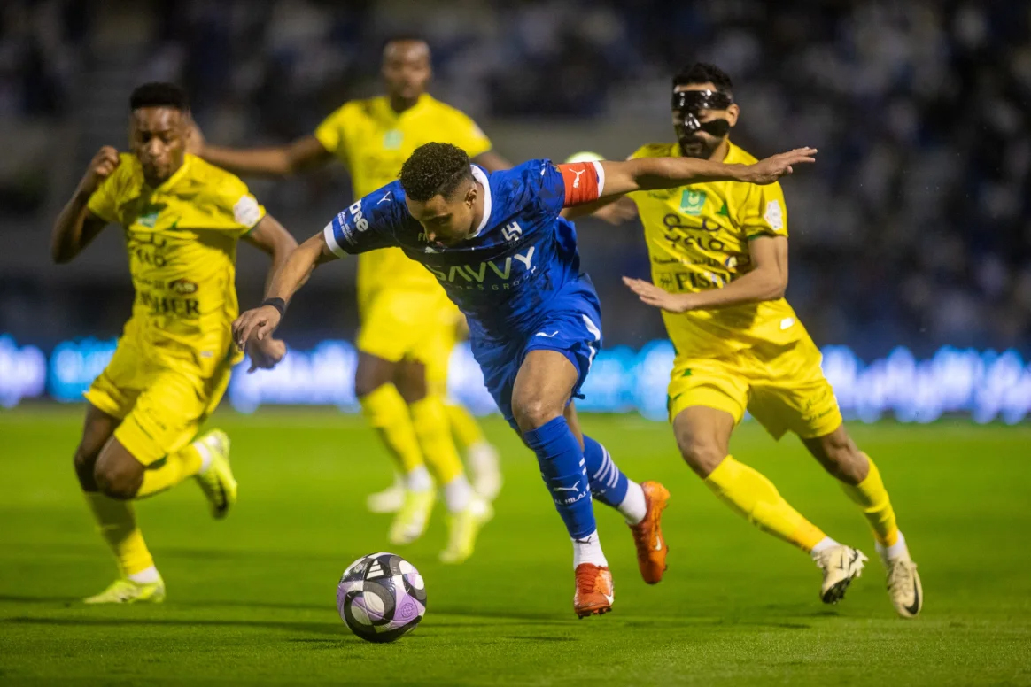 بثلاثة أهداف.. الخليج يقلب الطاولة على الهلال ويمنح اتحاد جدة فرصة الصدارة بدوري روشن