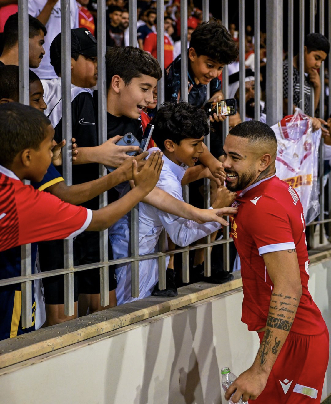 الذئاب تكشر عن أنيابها وتطلق إنذارا شديد اللهجة