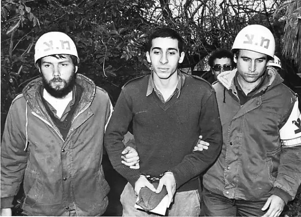 تفاصيل اقتحام شاب سوري معسكرا إسرائيليا في &laquo;ليلة الطائرات الشراعية&raquo; في عام 1987