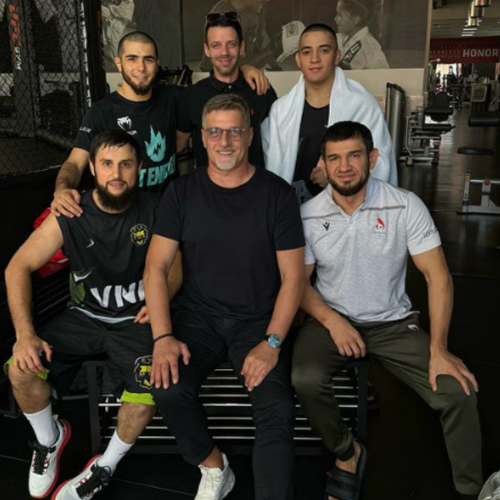 مدرب منتخب البحرين لكرة القدم يزور المعسكر التدريبي للنجم العالمي محمد موكاييف