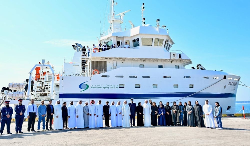 وزير النفط والبيئة يزور سفينة الأبحاث البحرية  "جيّوَن" لدى وصولها ميناء خليفة بن سلمان