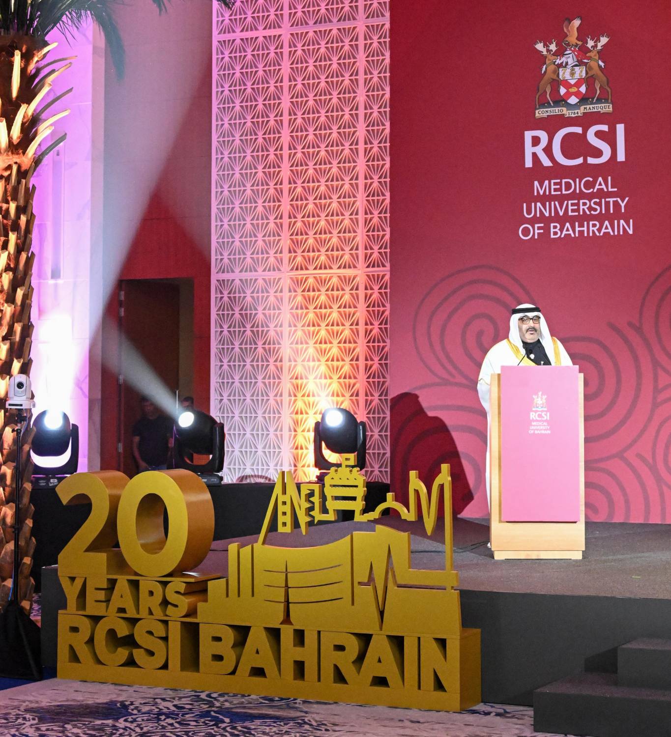 تحت رعاية ولي العهد رئيس الوزراء .. جامعة البحرين الطبية تحتفل بمرور 20 عامًا على تأسيسها