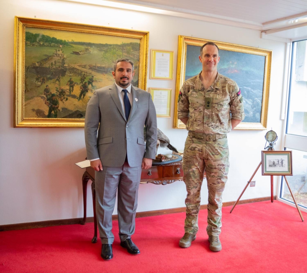 محمد بن سلمان بن حمد يزور عددًا من الوحدات ومراكز التدريب التابعة لقوات المشاة البحرية الملكية البريطانية