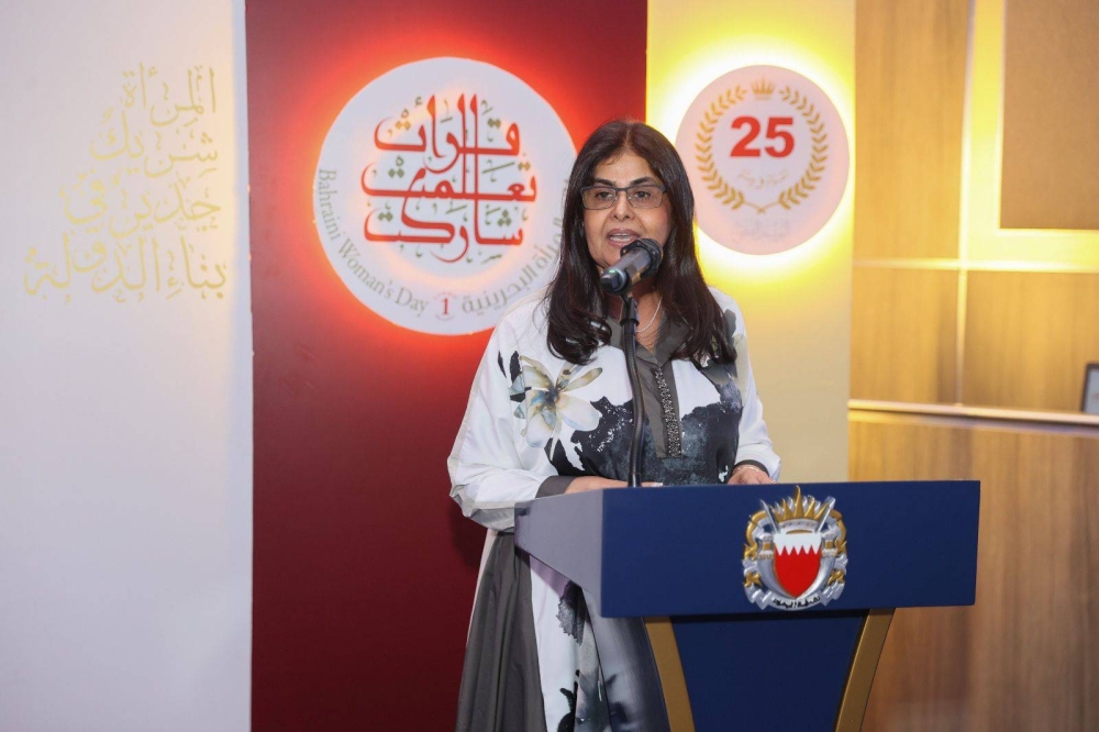 نادي الضباط يقيم  احتفالية تعكس مكانة المرأة البحرينية كنموذج في العطاء والالتزام وأداء الواجب الوطني