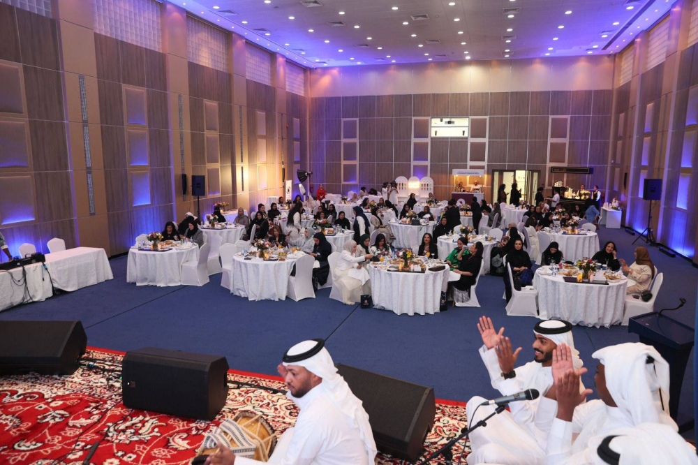 نادي الضباط يقيم  احتفالية تعكس مكانة المرأة البحرينية كنموذج في العطاء والالتزام وأداء الواجب الوطني