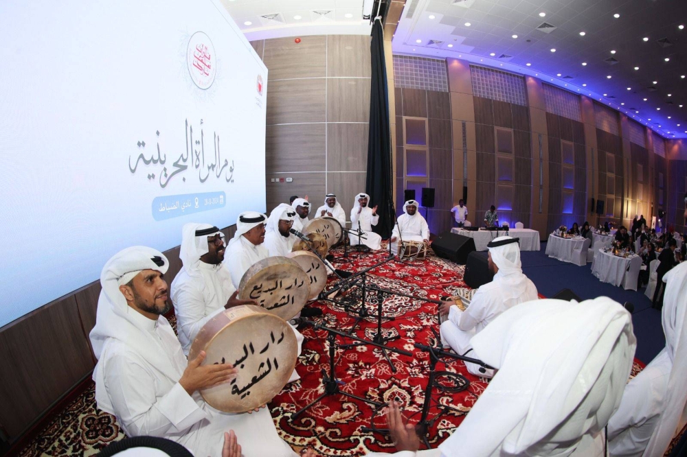 نادي الضباط يقيم  احتفالية تعكس مكانة المرأة البحرينية كنموذج في العطاء والالتزام وأداء الواجب الوطني