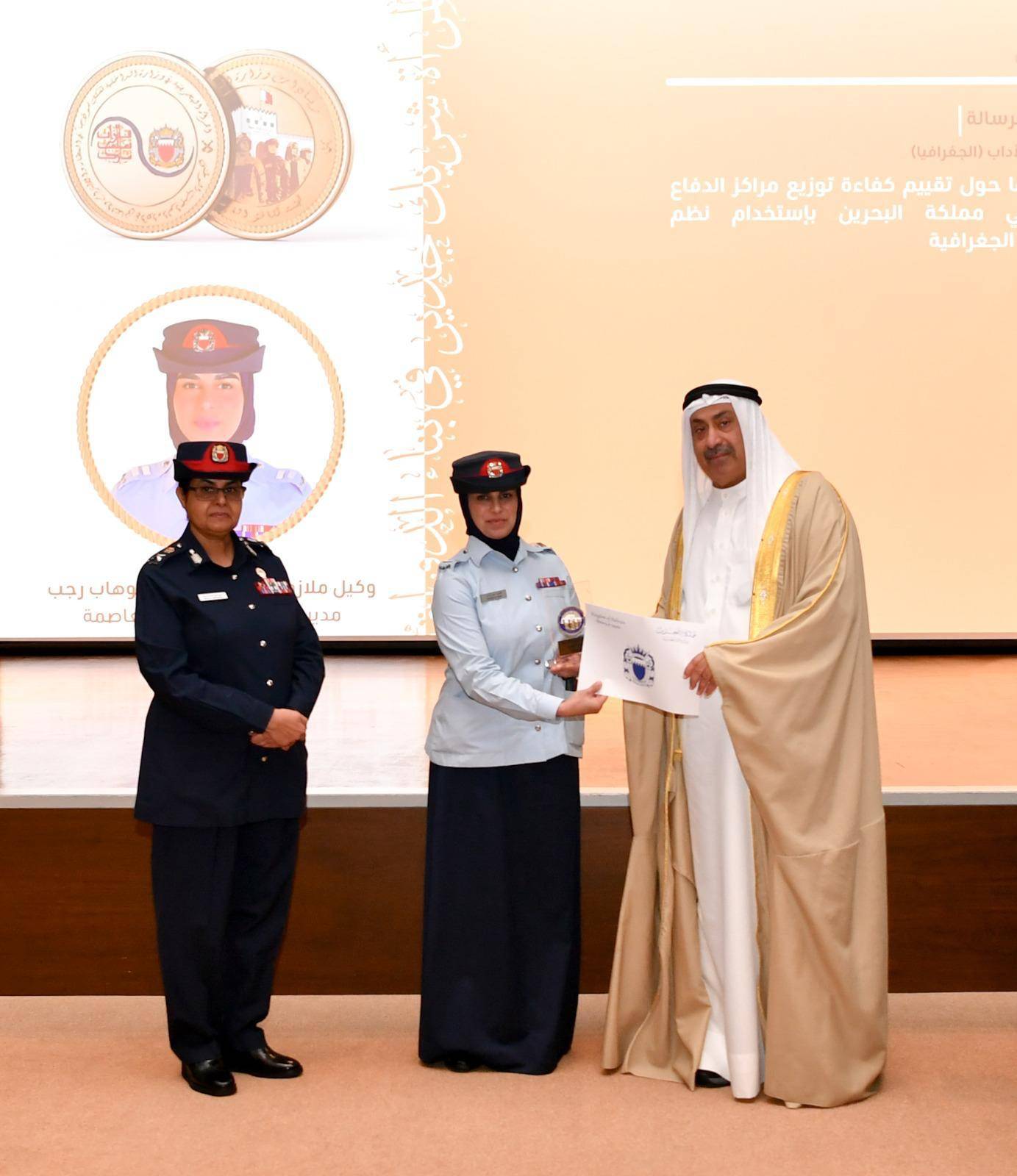 وكيل وزارة الداخلية يكرم منتسبات الوزارة المتميزات والفائزات بجائزة "ريادات وزارة الداخلية"