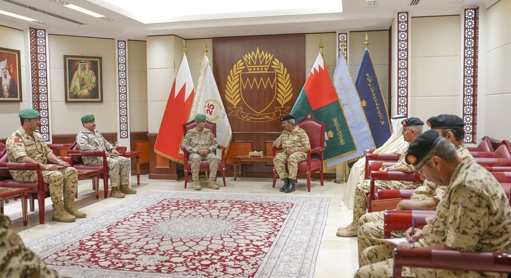 القائد العام لقوة دفاع البحرين يستقبل قائد قوات درع الجزيرة&lrm;