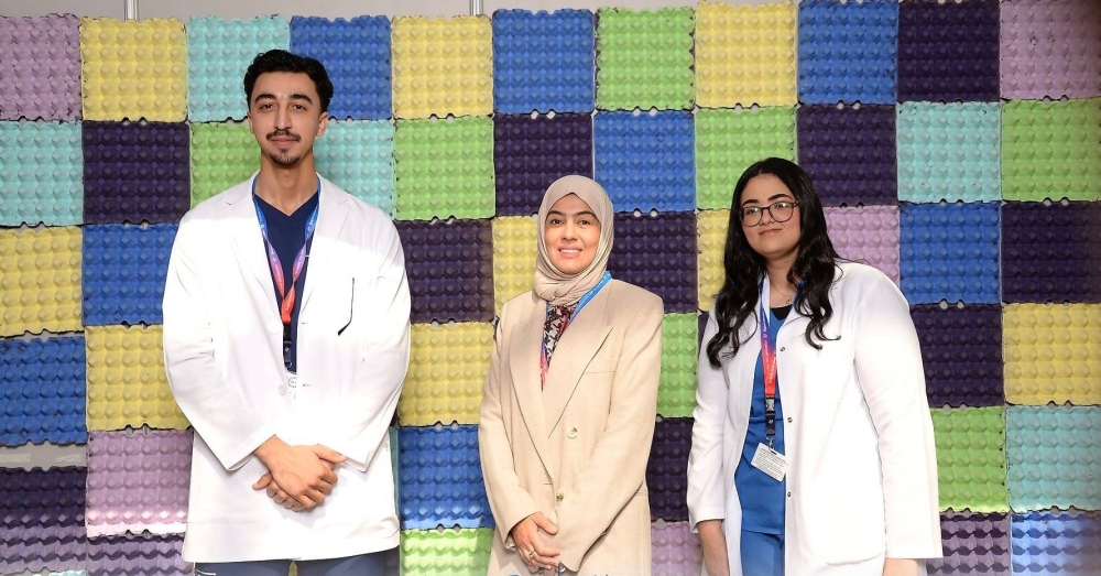 طلبة كلية الطب بجامعة الخليج العربي يشاركون في فعاليات أسبوع الصحة والسلامة والبيئة في "بابكو"