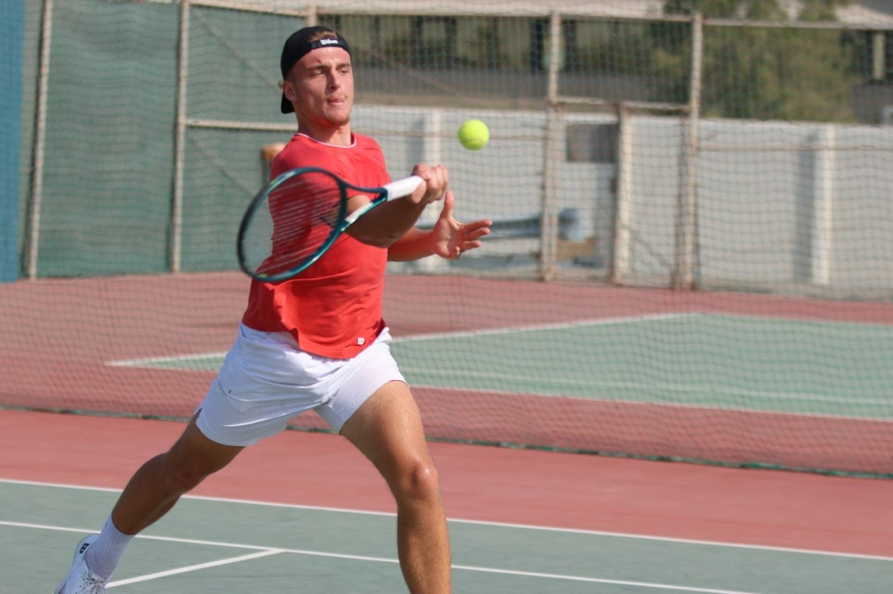 التونسي نصايري يبلغ قبل النهائي وخروج المصنفتين الأولى والثانية في فردي السيدات