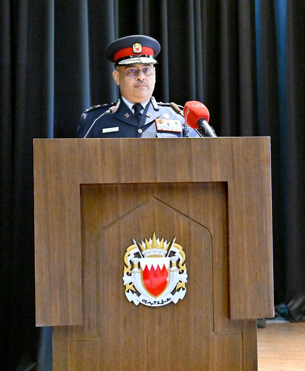 وزير الداخلية يشهد تخريج المشاركين في برنامج تأهيل وتدريب متخصصين في الأدلة الجنائية