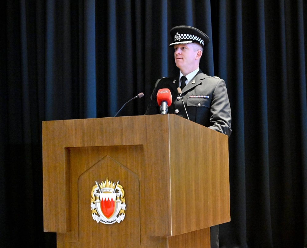 وزير الداخلية يشهد تخريج المشاركين في برنامج تأهيل وتدريب متخصصين في الأدلة الجنائية