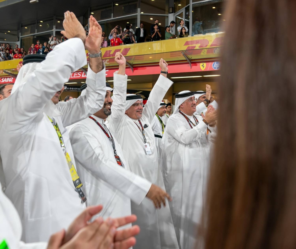 ولي العهد رئيس الوزراء يشهد فوز مكلارين ببطولة العالم للفورمولا1 للصانعين والمركز الأول في جائزة الاتحاد للطيران الكبرى