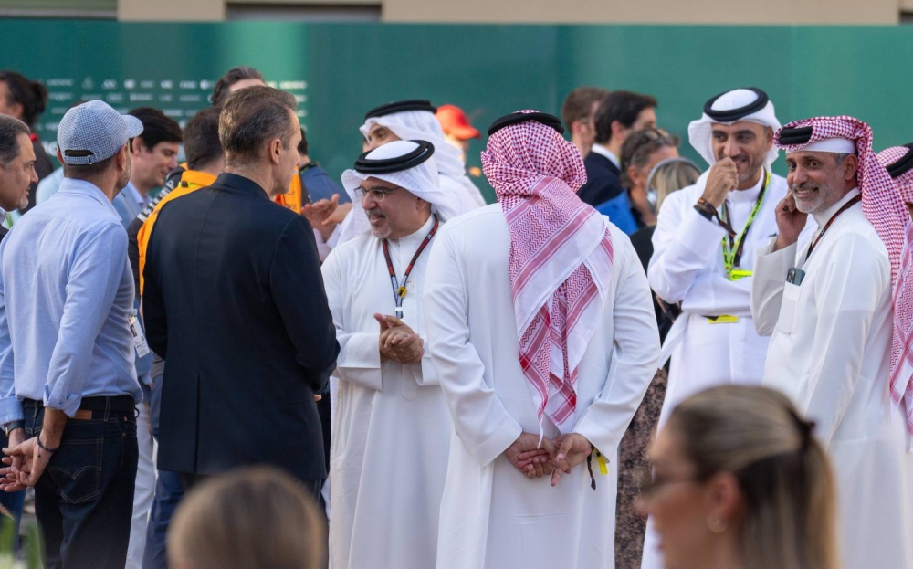 ولي العهد رئيس الوزراء يشهد فوز مكلارين ببطولة العالم للفورمولا1 للصانعين والمركز الأول في جائزة الاتحاد للطيران الكبرى