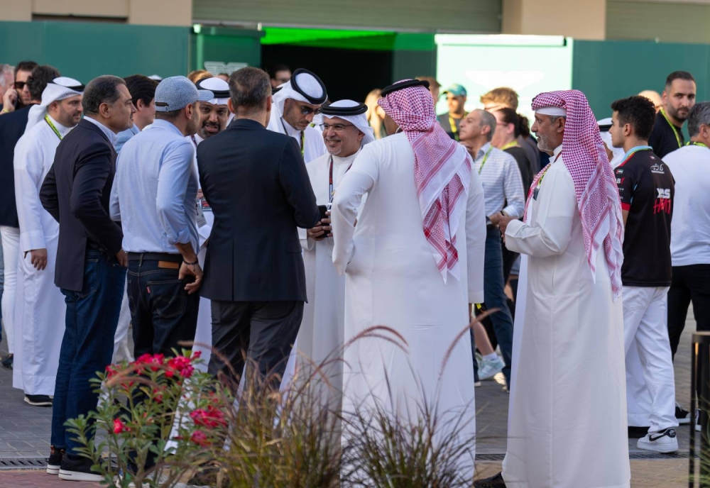 ولي العهد رئيس الوزراء يشهد فوز مكلارين ببطولة العالم للفورمولا1 للصانعين والمركز الأول في جائزة الاتحاد للطيران الكبرى