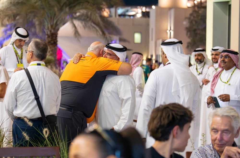 ولي العهد رئيس الوزراء يشهد فوز مكلارين ببطولة العالم للفورمولا1 للصانعين والمركز الأول في جائزة الاتحاد للطيران الكبرى