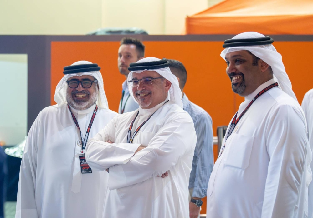 ولي العهد رئيس الوزراء يشهد فوز مكلارين ببطولة العالم للفورمولا1 للصانعين والمركز الأول في جائزة الاتحاد للطيران الكبرى