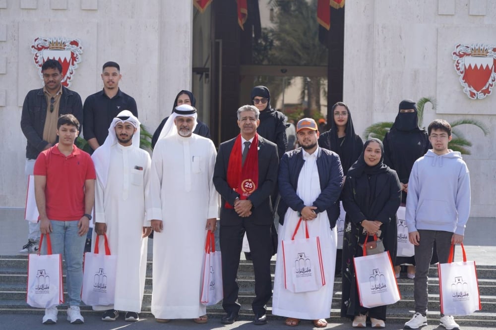 أمانة النواب تستقبل وفداً طلابياً من الجامعة الخليجية وكلية البحرين الجامعية