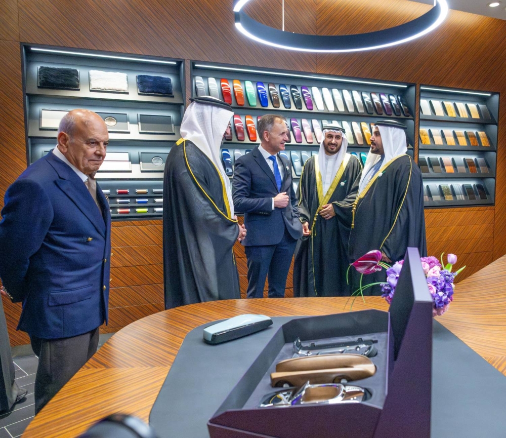 محمد بن سلمان يفتتح صالة العرض الجديدة لرولز-رويس موتورز كارز البحرين