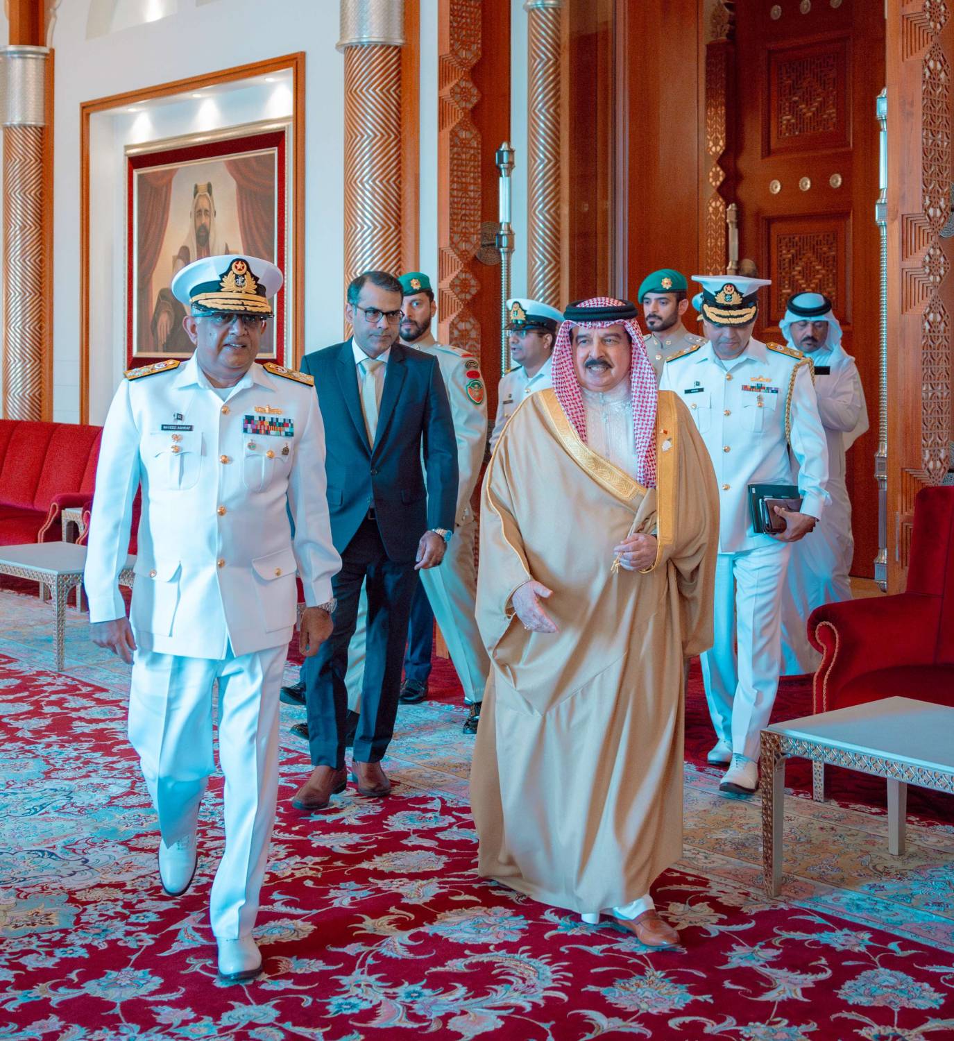 الملك القائد الأعلى للقوات المسلحة يستقبل رئيس هيئة الأركان للقوات البحرية الباكستانية