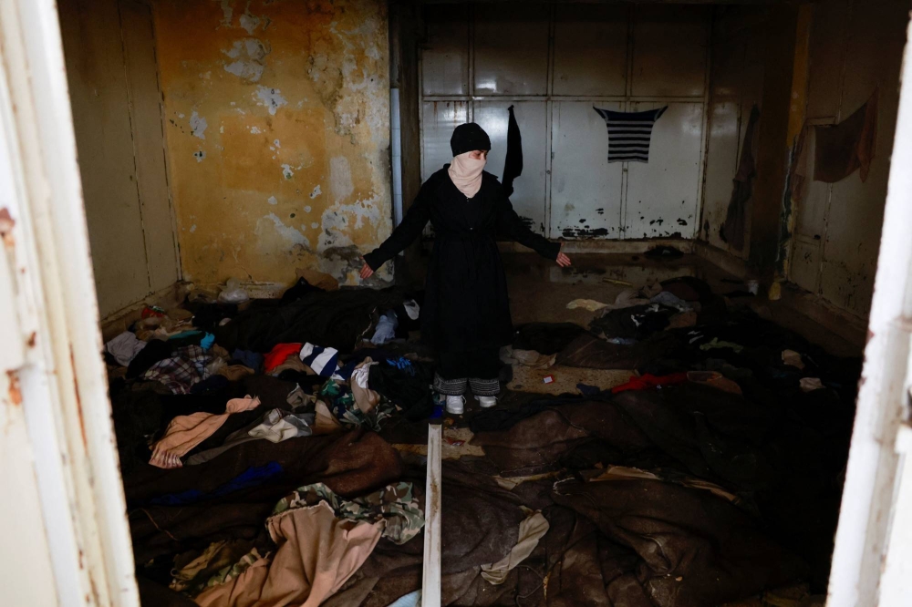 &laquo;أشم رائحته&raquo;.. سورية تنام بسجن صيدنايا بحثاً عن شقيقها المفقود منذ 14 عاماً