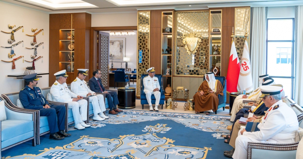 ولي العهد رئيس الوزراء يستقبل رئيس هيئة الأركان للقوات البحرية الباكستانية