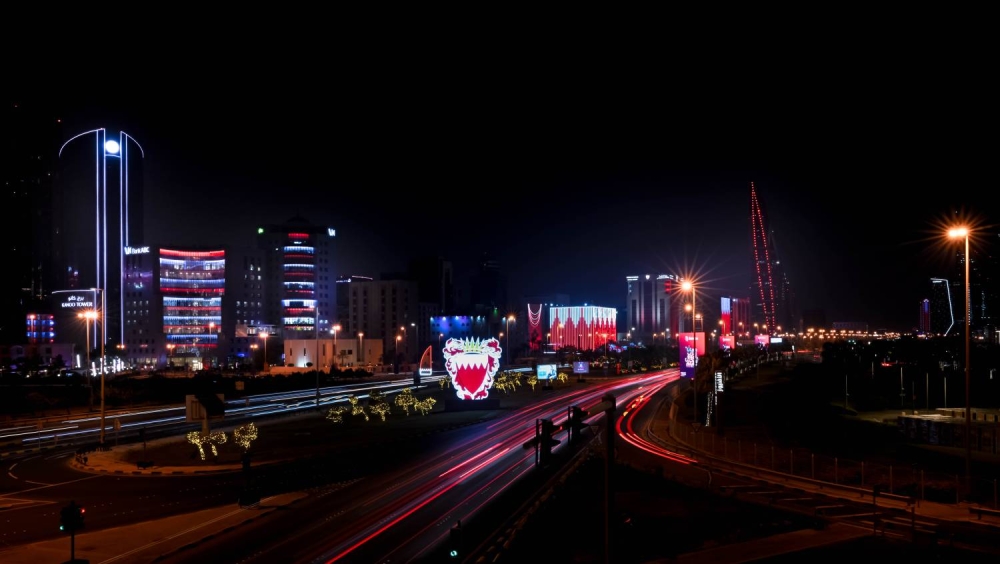 شوارع ومعالم مملكة البحرين ومحافظاتها تزدان استعدادًا للاحتفال بالأعياد الوطنية